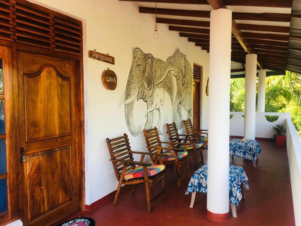 Sunrise Guest House & Restaurant Tangalle Exterior photo