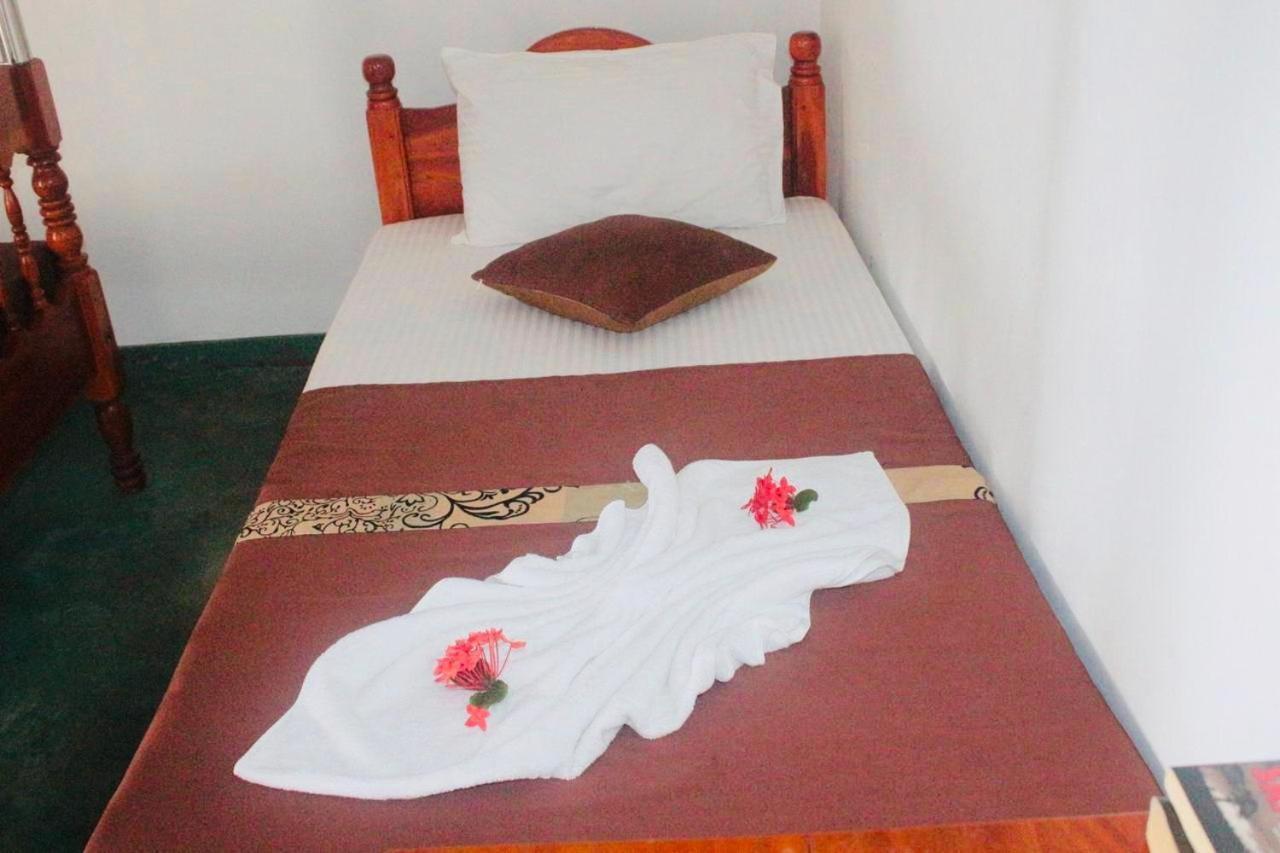 Sunrise Guest House & Restaurant Tangalle Exterior photo
